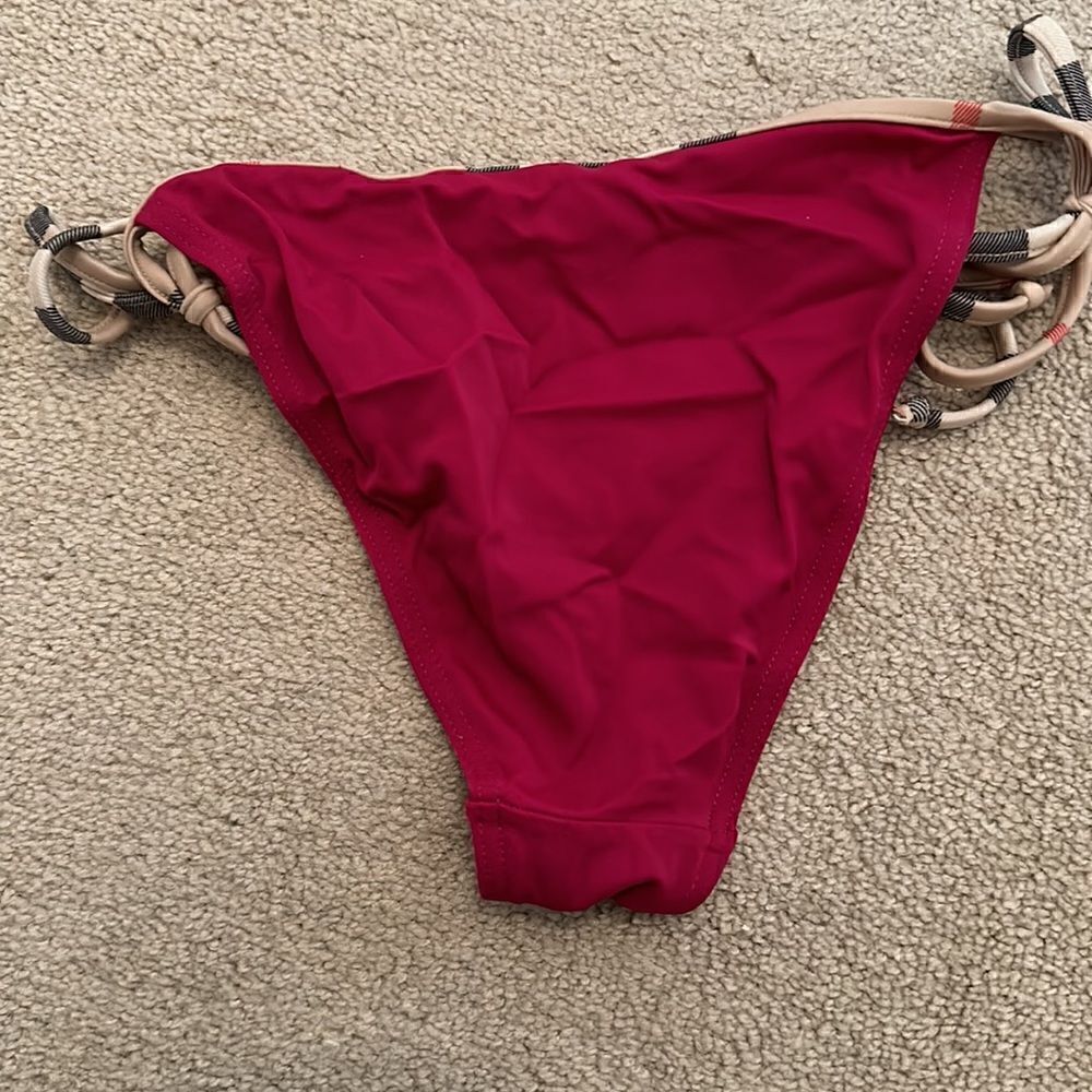 New Burberry XS Red bottom - Picture 3 of 3